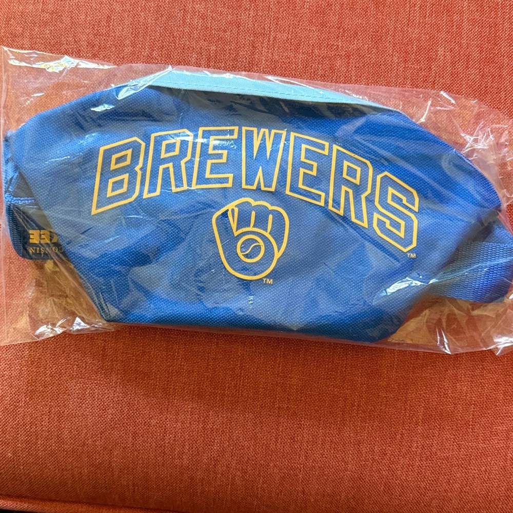 Brewers Retro Fanny Pack Bag
Never Used